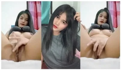 ကလိနေတဲ့ အချောလေး