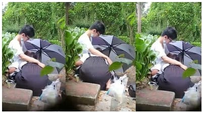 ပုလွေမှုတ်နေတာလေး ချောင်းရိုက်